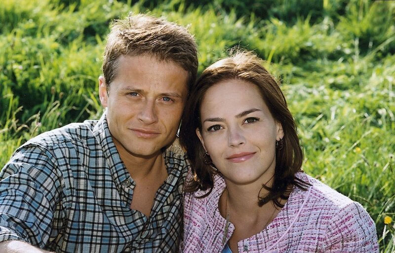 Thomas (Roman Knizka) konnte Tessa (Janina Flieger) von ihrem Vorhaben abbringen. Sie wollen demnächst heiraten. – Bild: ORF 2