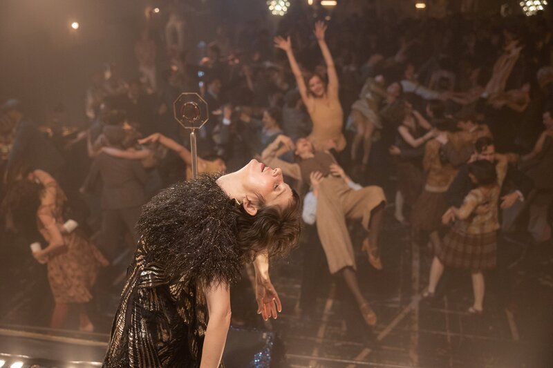 Esther Kasabian (Meret Becker) – Bild: Frédéric Batier/​ARD/​SKY