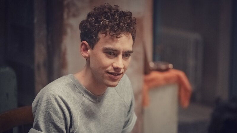 Immer mehr junge Männer verschwinden urplötzlich, weil sie krank geworden sind. Das macht Ritchie (Olly Alexander) immer mehr zu schaffen. – Bild: ZDF