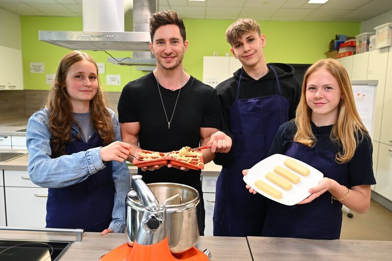 Von links: Lia Kohlmann, Doc Felix, Dean Walk und Mara Niehaus – Bild: ZDF und Willi Weber
