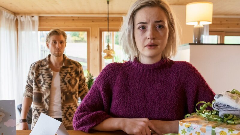 Moment der Wahrheit: Sahra Mahita als Karla Jenner, Hannes Schmid als Fabian Marx – Bild: SRG SSR/​ZDF/​Erika Hauri
