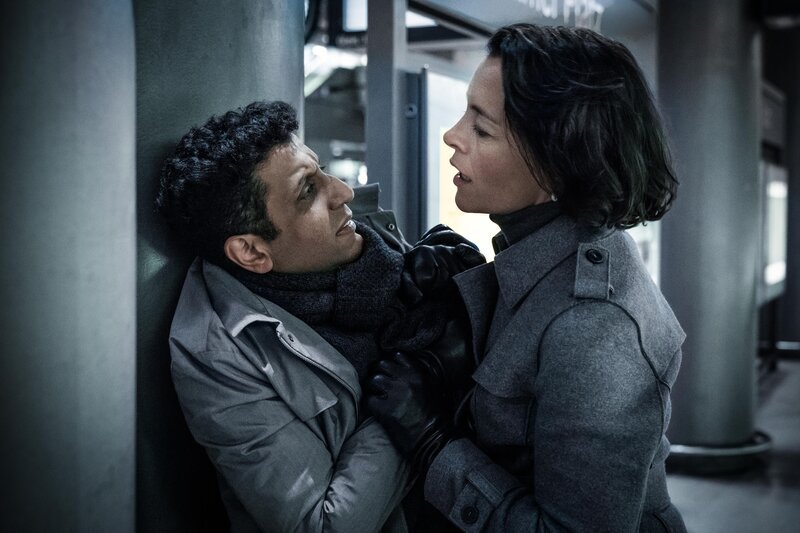 Kaspar (Adeel Akhtar, l.); Emily (Olivia Williams, r.) – Bild: MRC II Distribution Company L.P.