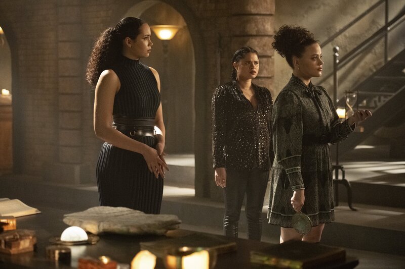 Macy Vaughn (Madeleine Mantock); Mel Vera (Melonie Diaz); Maggie Vera (Sarah Jeffery) – Bild: Dean Buscher
