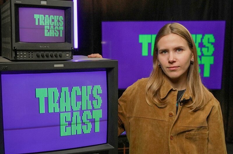 Die „ausländische Agentin“ Masha Borzunova weiß, mit welchen Mitteln Russland seinen hybriden Krieg gegen den Westen führt. – Bild: Kobalt Productions