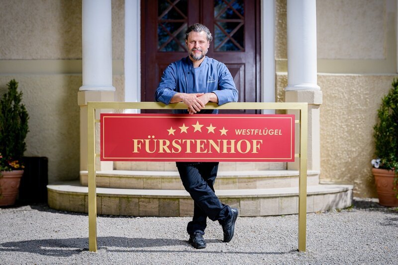 Manuel Cortez (Fernando Oliveira). – Bild: ORF/​ARD/​Christof Arnold