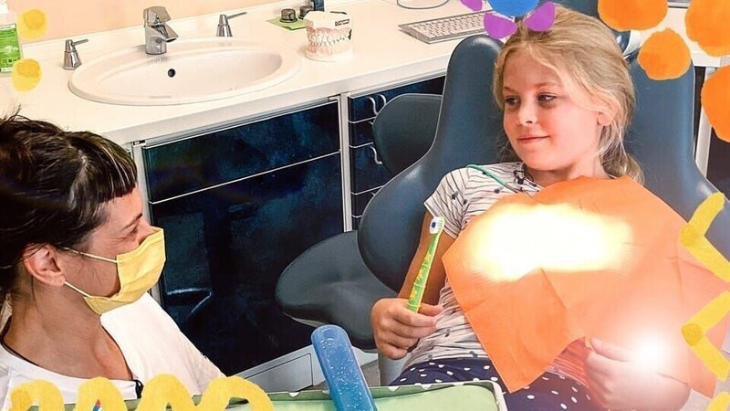 Thea geht zum Zahnarzt – Bild: rbb/​Anke Pelzer