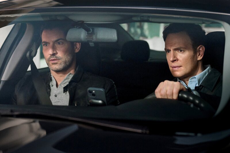 Pictured (L-R): Tom Ellis as CIA Case Officer Colin Glass and Nick Gehlfuss as Special Agent Bill Goodman. – Bild: Mark Schafer /​ CBS/​Paramount