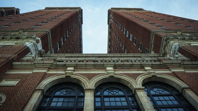 Exterior of the Statler Hotel, as seen on Travel Channel’s Destination Fear. – Bild: Scripps
