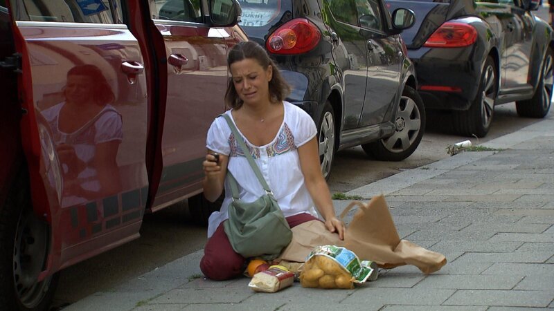 Wenn das eigene Kind plötzlich spurlos verschwindet, wenn man für seine Zivilcourage teuer bezahlen muss oder wenn eine schlimme Diagnose das ganze Leben auf den Kopf stellt, ist das ein herber Schicksalsschlag – für alle Beteiligten. Wie gehen sie mit der Situation um? Und vor allem: Wird es ihnen gelingen, wieder in ein glückliches Leben zurückzufinden? – Bild: SAT.1