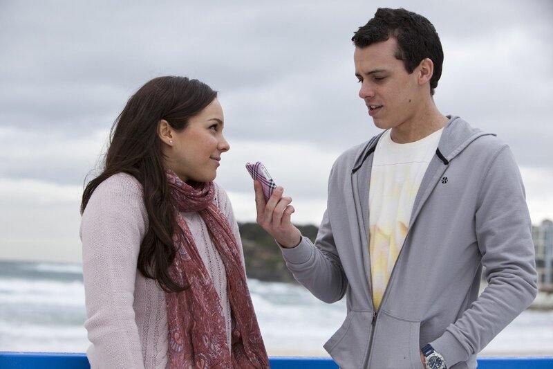 Abigail (Dena Kaplan) (l.) und Sammy (Tom Green) (r.) verbindet noch immer sehr viel. Beide lieben Wunschlisten für ihr zukünftiges Leben. – Bild: ZDF/​Mark Rogers