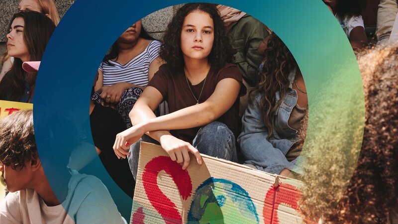 Jugendliche Aktivisten bei einer Demonstration gegen den Klimawandel. – Bild: Jacob Lund /​ imago