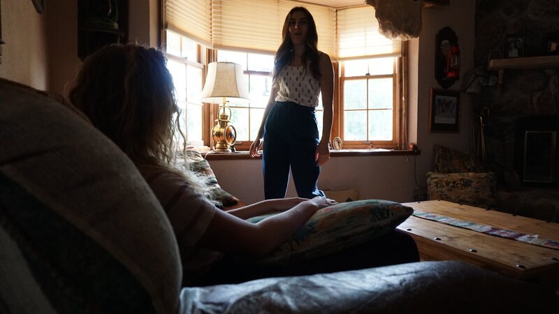 Ana and Mary are in the living room. – Bild: Investigation Discocery /​ Discovery Communications