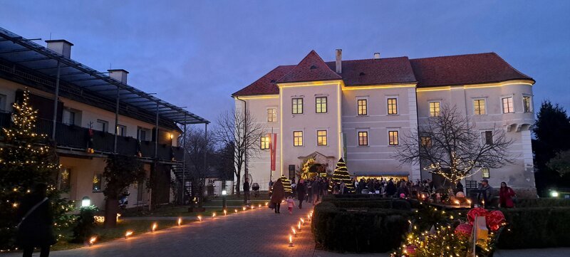 Weihnachtsausstellung Schloß Burgau – Bild: Andy Graf /​ Terra Mater /​ Terra Mater Studios GmbH