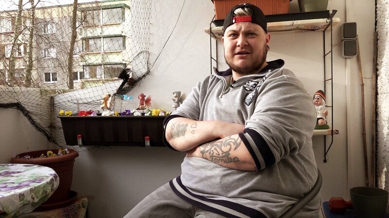 Damian ist schwer enttäuscht von seiner besten Freundin Jana. Und auch Ex-Freund Lukas spielt dabei eine Rolle. – Bild: RTLZWEI
