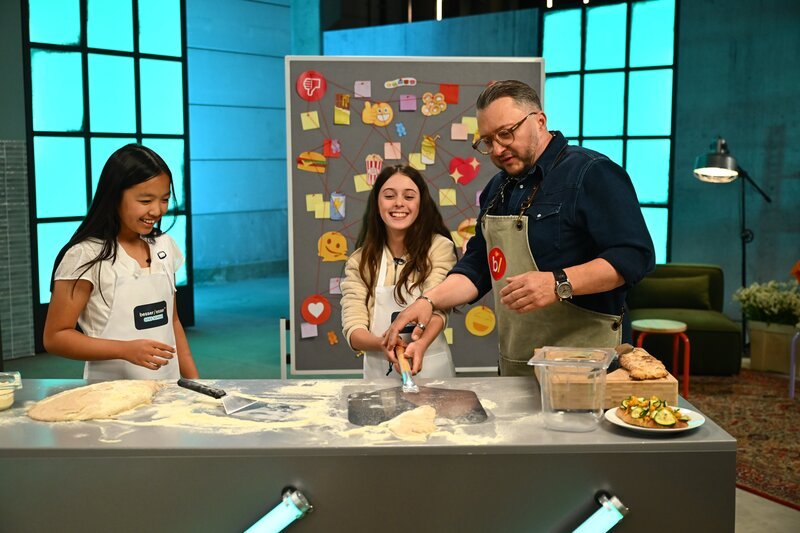 Isabel Song (l.), Celina Beidel (M.) und Sebastian Lege (r.) – Bild: ZDF und Willi Weber