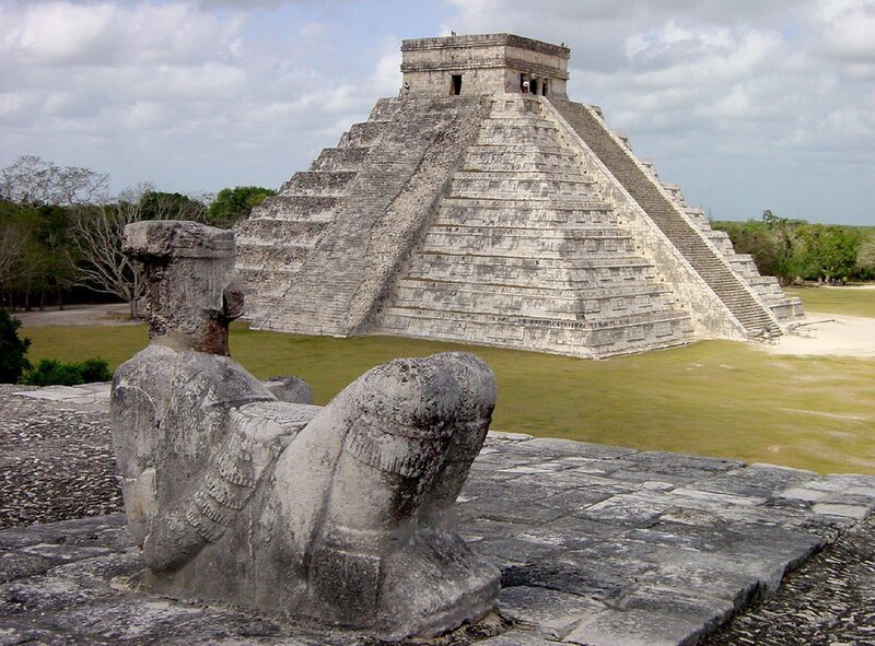 Chac Mool. Auf seinem Bauch wurden den Göttern Opfer dargebracht. – Bild: ZDF und SWR, Schüppel