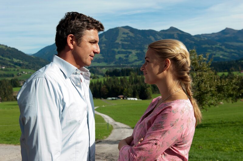 Hans Sigl (Dr. Martin Gruber), Ines Lutz (Anne Meierling). – Bild: ORF