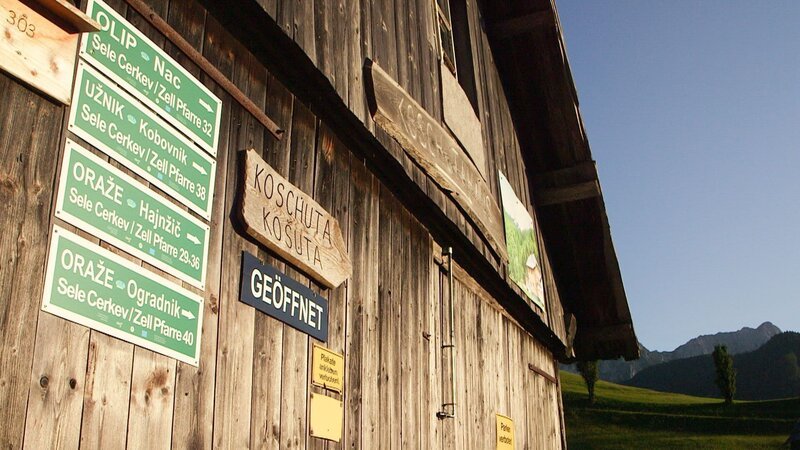 Wegweiser mit den Hofnamen in der Ortschaft Zell-Pfarre in Südkärnten – Bild: ORF III