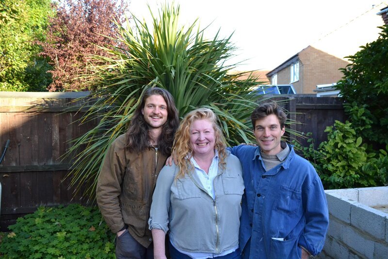 v.l.: David Rich, Charlie Dimmock, Harry Rich – Bild: Das japanische Refugium /​ Spun Gold and all3media international