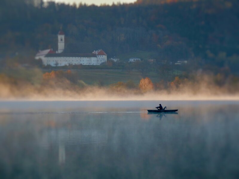 Das Stift St. Georgen ist ein ehemaliges Benediktinerinnenstift und besteht seit über 1000 Jahren. – Bild: ORF III