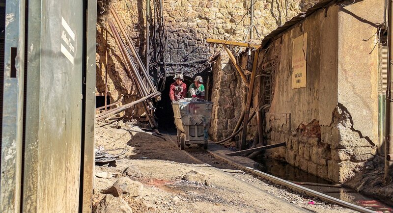 Eingang zum Bergwerk in Potosi – Bild: MDR/​Thomas Junker