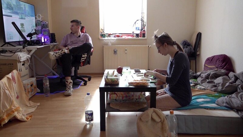 S13E81: Maik und Jasmin fühlen sich in Güstrow zunehmend zuhause und setzen alles daran, ihre beiden Kinder bald wieder bei sich aufnehmen zu können. Dafür wollen sie beweisen, dass sie ihrer Verantwortung gerecht werden. – Bild: RTLZWEI