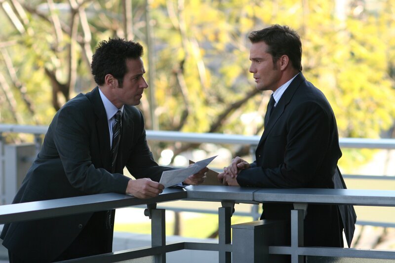 l-r: Don Eppes (Rob Morrow), Colby Granger (Dylan Bruno) – Bild: CBS/​Paramount /​ MONTY BRINTON