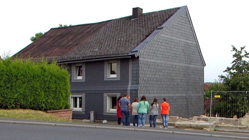 Die Hausfassade erstrahlt im neuen Glanz – Bild: RTL II, Imago TV Film- und Ferns