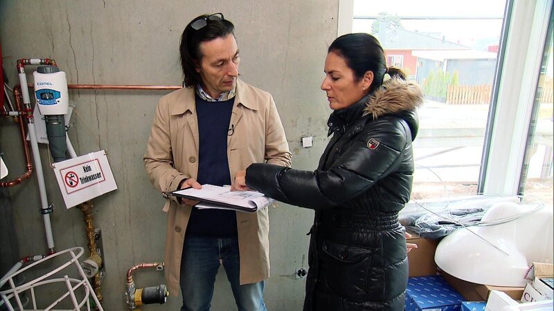 John und Manuela haben noch einige Probleme auf der Baustelle zu lösen&nbsp;… – Bild: RTL II