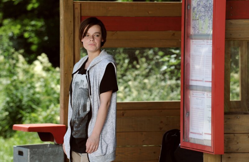 Toni (Jessica Lenz) hat die Nase voll von Lansing. – Bild: BR/​Marco Orlando Pichler