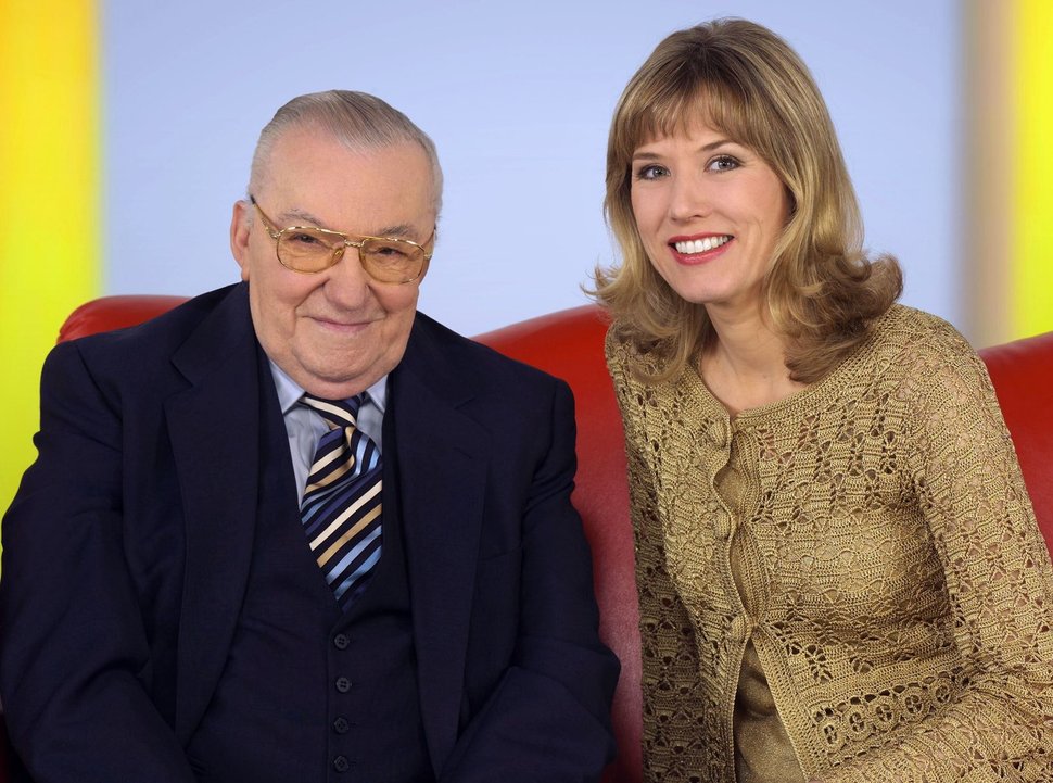 hr-fernsehen EIN ABEND MIT HEINZ SCHENK, Moderation: Franziska Reichenbacher, am Donnerstag (30.04.15) um 02:20 Uhr. Heinz Schenk mit Moderatorin Franziska Reichenbacher. – Bild: HR / Andreas Frommknecht