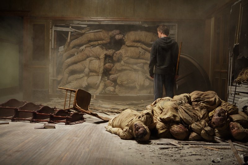 Er spät entdeckt Matt (Kyle Gallner) die in den Wänden eingeschlossenen Toten, die für das dämonische Treiben im Haus verantwortlich sind. Um seine Familie zu retten, muss er sein eigenes Leben hergeben … – Bild: Falcom Media Lizenzbild frei