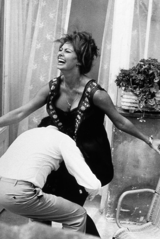 Gestern, heute und morgen – Bild: ARD /​ © Surf Film/​ARD/​Degeto