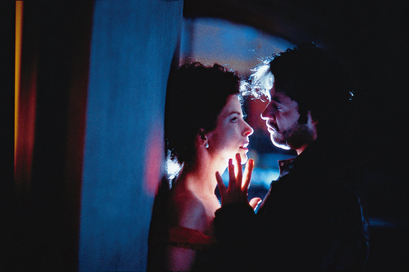 Regisseur Uhu Zigeuner (Götz George) und Valerie (Gudrun Landgrebe). – Bild: Constantin Film Regisseur Uhu Zigeuner (Götz George) und Valerie (Gudrun Landgrebe). – Bild: Constantin Film
