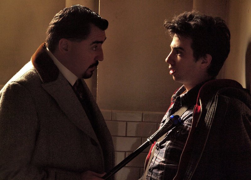 Schon bald sammelt der Magier Maxim Horvath (Alfred Molina, l.) die anderen Bösewichter um sich, um den Merlin-Nachkömmling Dave Stutler (Jay Baruchel, r.) platt zu machen. Doch dieser hat einen guten Beschützer ... – Bild: Disney Enterprises, Inc. and Jerry Bruckheimer Inc. All rights reserved. Lizenzbild frei Schon bald sammelt der Magier Maxim Horvath (Alfred Molina, l.) die anderen Bösewichter um sich, um den Merlin-Nachkömmling Dave Stutler (Jay Baruchel, r.) platt zu machen. Doch dieser hat einen guten Beschützer ... – Bild: Disney Enterprises, Inc. and Jerry Bruckheimer Inc. All rights reserved. Lizenzbild frei