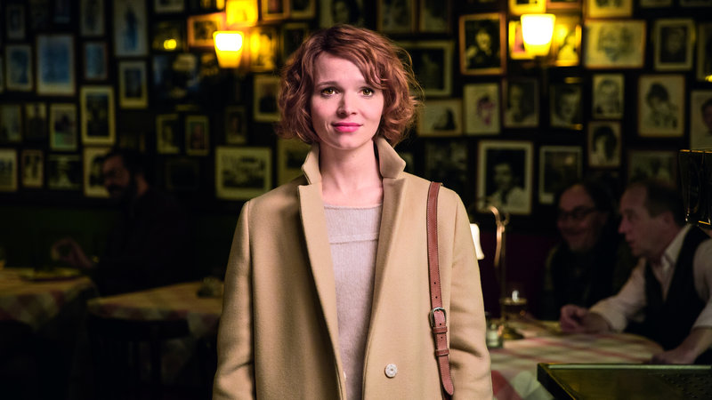 Clara (Karoline Herfurth) – Bild: 2017 Warner Bros. Clara (Karoline Herfurth) – Bild: 2017 Warner Bros.