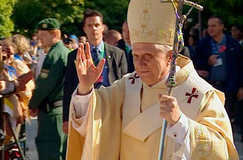 Papst Benedikt XVI. beim Besuch seiner bayerischen Heimat 2006. Er mahnt immer wieder zu einer Rückbesinnung auf den Kern des Glaubens. Weiteres Bildmaterial finden Sie unter www.br-foto.de. – Bild: BR