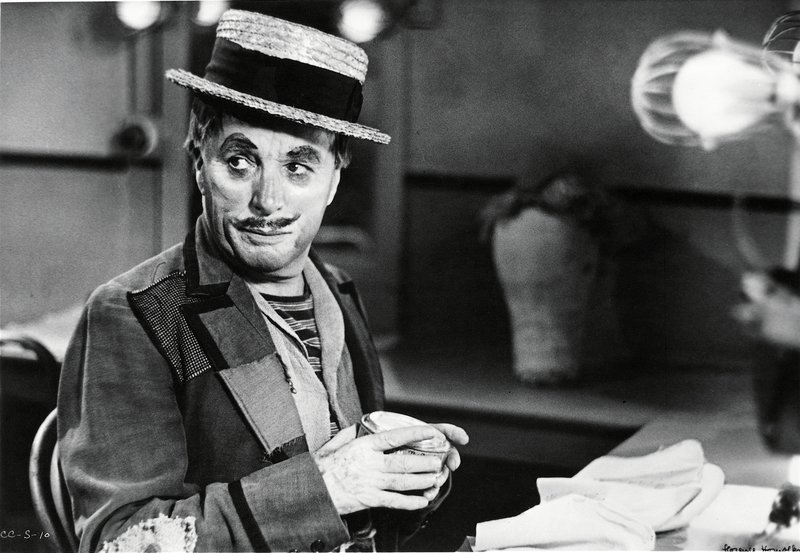 Träumt davon, noch einmal im Rampenlicht zu stehen: Music-Hall-Clown Calvero (Charles Chaplin) … – Bild: Roy Export Lizenzbild frei