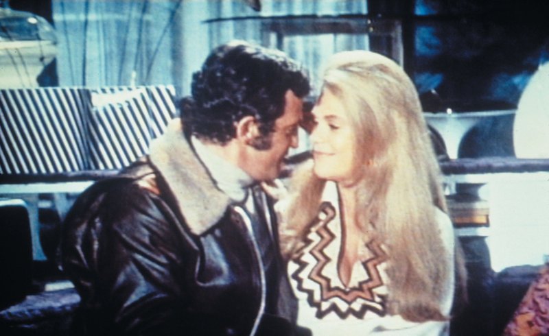 Jean-Paul Belmondo (Azad), Dyan Cannon (Lena),. – Bild: ORF