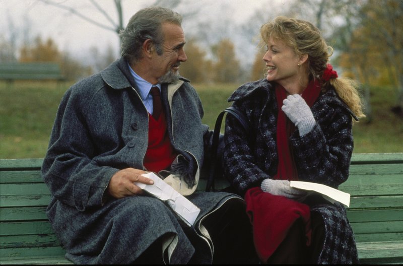 Der Verleger Blair (Sean Connery) hat nicht vermutet, dass seine Mission in Russland so angenehm werden würde: Er ist sehr angetan von seiner Vermittlerin Katya (Michelle Pfeiffer). – Bild: Turner Der Verleger Blair (Sean Connery) hat nicht vermutet, dass seine Mission in Russland so angenehm werden würde: Er ist sehr angetan von seiner Vermittlerin Katya (Michelle Pfeiffer). – Bild: Turner