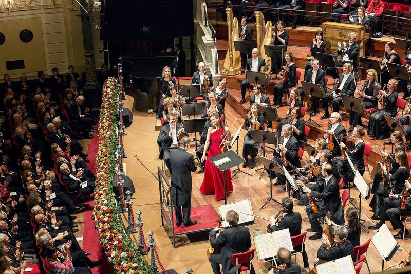 Royal Concertgebouw Orchestra, Mariss Jansons, Janine Jansen. – Bild: ORF Royal Concertgebouw Orchestra, Mariss Jansons, Janine Jansen. – Bild: ORF