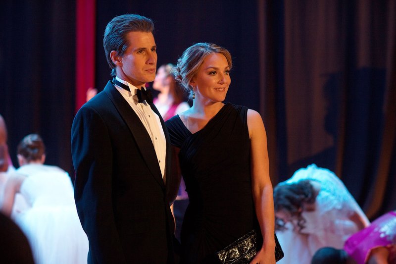 Weihnachtszauber - Ein Kuss kann alles verändern – Bild: MG RTL D /​Mar Vista Entert