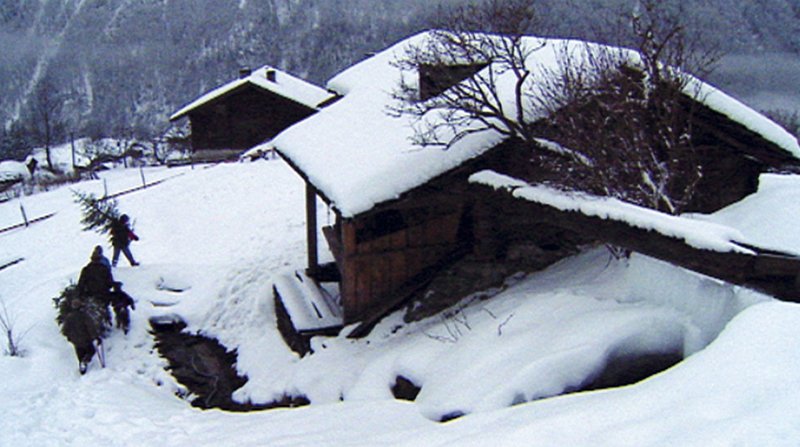 Die Häuser in Osttirol versinken im Schnee. – Bild: BR Die Häuser in Osttirol versinken im Schnee. – Bild: BR