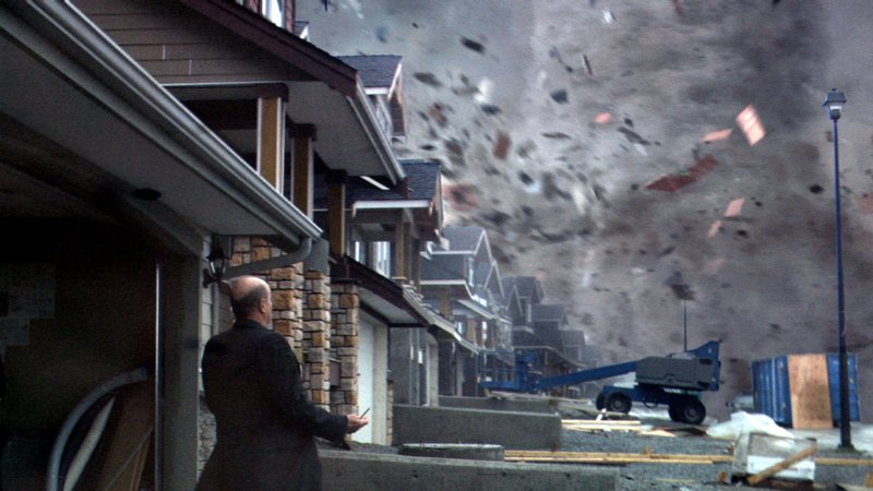 Die Bewohner bekommen die gewaltige Kraft des Tornados am eigenen Leib zu spüren.. – Bild: RTL Zwei
