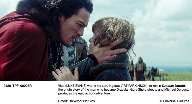 Vlad (LUKE EVANS) warns his son, Ingeras (ART PARKINSON), to run in Dracula Untold, the origin story of the man who became Dracula. Gary Shore directs and Michael De Luca produces the epic action-adventure. Credit: Universal Pictures © Universal Pictures – Bild: unid3.com /​ © Universal Pictures