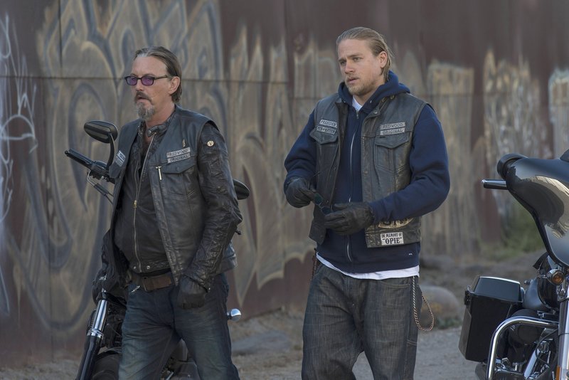 Sons of Anarchy S06E08: Schlagzeile (Los Fantasmas) – fernsehserien.de