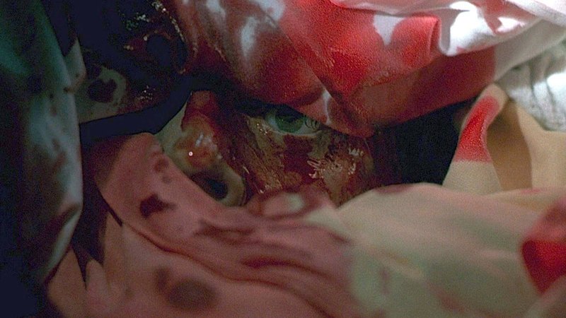 Die als Halloween-Show geplante Internet-Übertragung einer Nacht im Geburtshaus des Horrorkillers Michael Myers gerät außer Kontrolle, als das verschwunden geglaubte Monster tatsächlich auftaucht. Bild: versteckte Leiche – Bild: RTL Zwei Die als Halloween-Show geplante Internet-Übertragung einer Nacht im Geburtshaus des Horrorkillers Michael Myers gerät außer Kontrolle, als das verschwunden geglaubte Monster tatsächlich auftaucht. Bild: versteckte Leiche – Bild: RTL Zwei