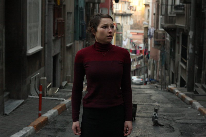 Janina Elkin als Irina in „Fremdkörper“. – Bild: ZDF und Kamuran Erkaçmaz
