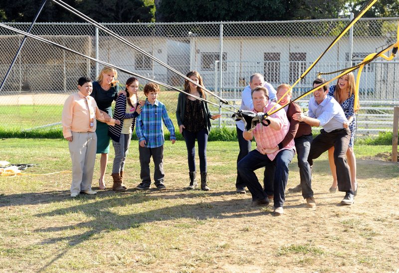 Modern Family S03e09 Camerons Kurbisgeschichte Punkin Chunkin Fernsehserien De