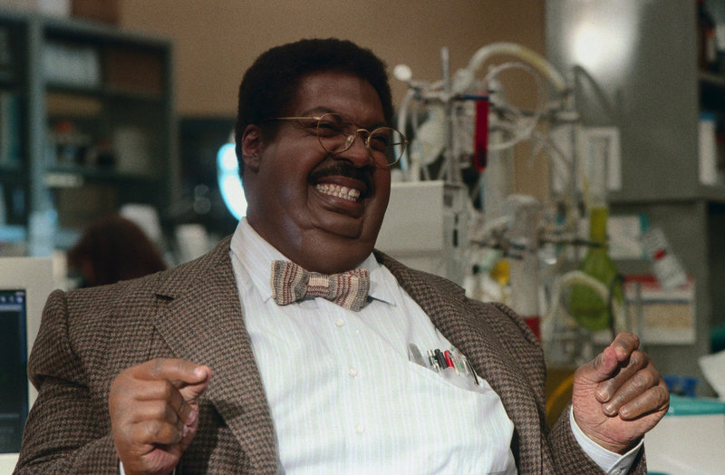 Sherman Klump (Eddie Murphy) steht kurz vor der Hochzeit mit seiner schönen Kollegin Denise, die sich bereits darauf freut, Mitglied im Klumps-Clan zu werden ... – Bild: ProSieben Media AG © 2000 Universal Studios. All rights Reserved. Sherman Klump (Eddie Murphy) steht kurz vor der Hochzeit mit seiner schönen Kollegin Denise, die sich bereits darauf freut, Mitglied im Klumps-Clan zu werden ... – Bild: ProSieben Media AG © 2000 Universal Studios. All rights Reserved.